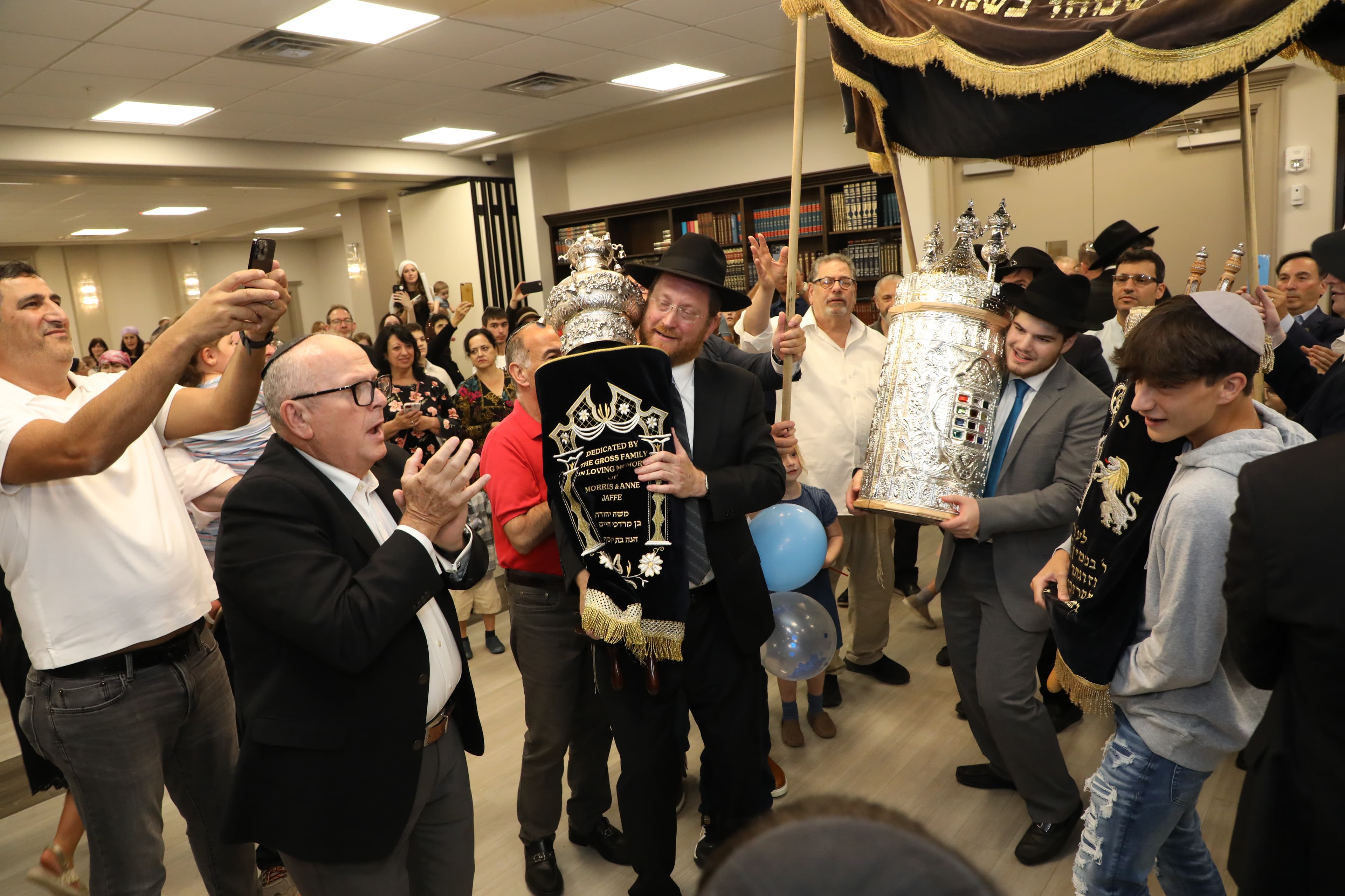 Hachnasat Sefer Torah photography